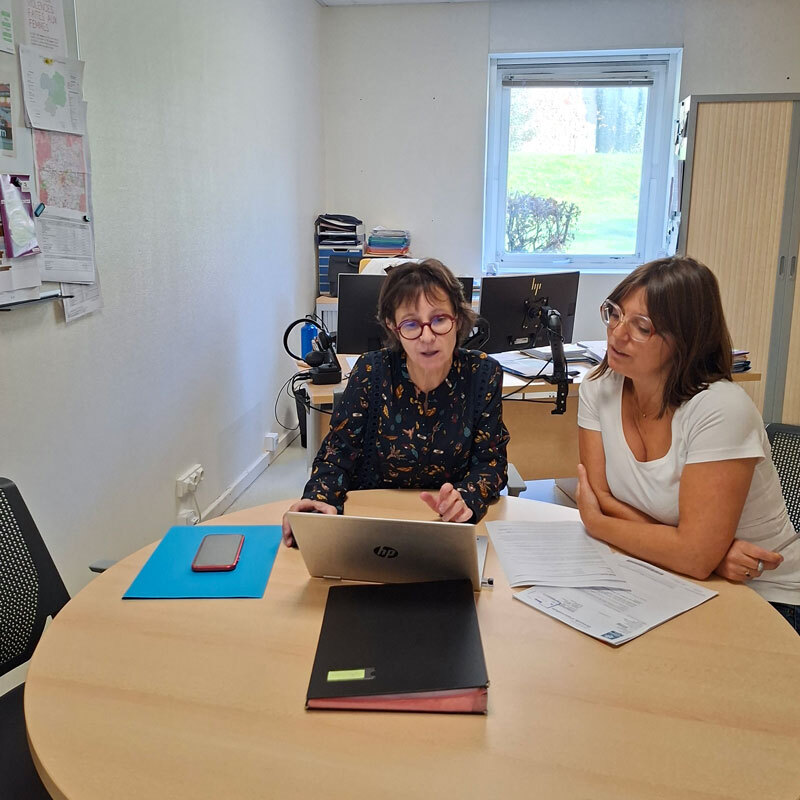 portrait-magali-chargee-contentieux-fougeres-habitat