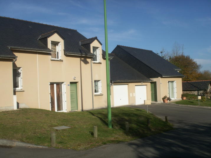 Rue de la mairie - ST JEAN SUR COUESNON